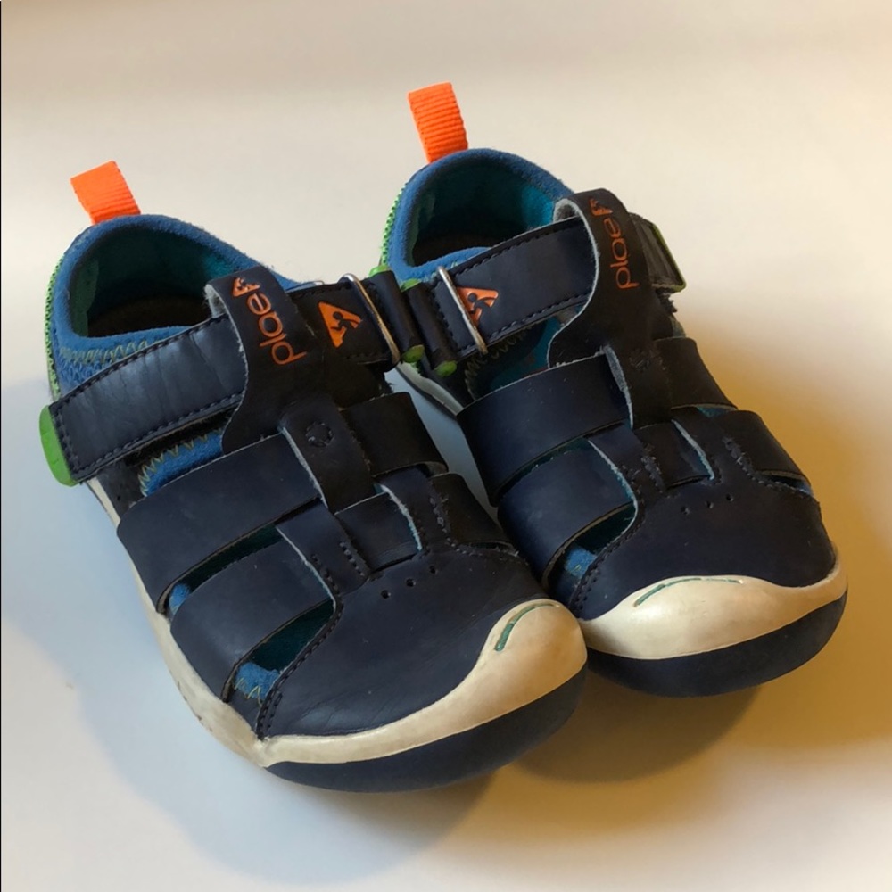 Plae shoes